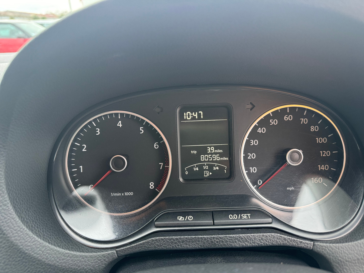 Volkswagen Polo V 5 portes 1.4 i 86 CH VOLANT A DROITE