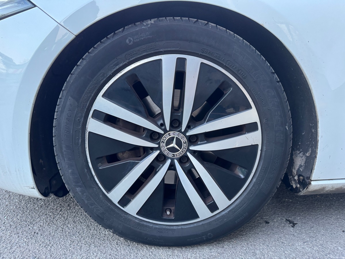 Mercedes-Benz Classe A 180 d 1.5 d 7G-DCT 116 cv Boîte auto Sièges Chaufants/ Electriques