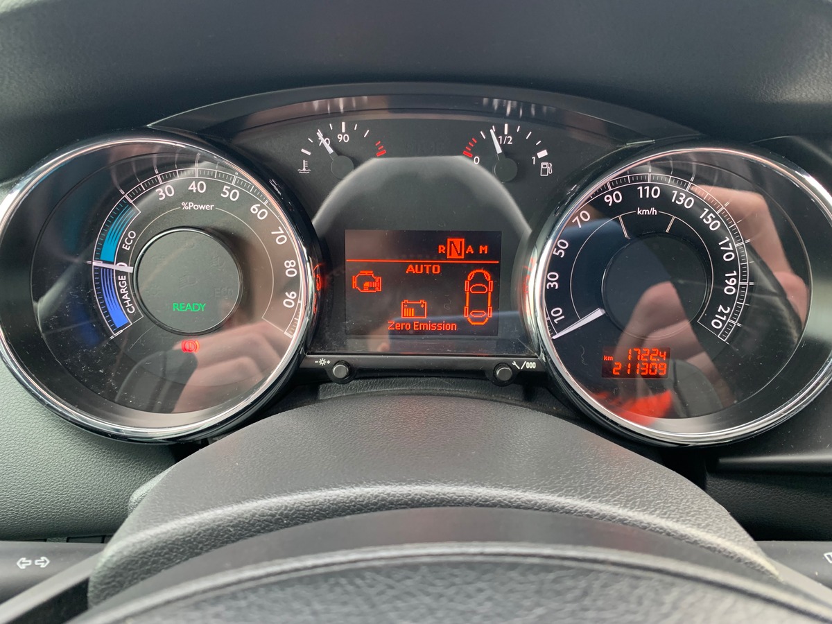 Peugeot 3008 200 ch | 2.0 e-HDi HYbrid4 Pack ETG6 + Electric | GPS | Bluetooth | Régulateur vitesse