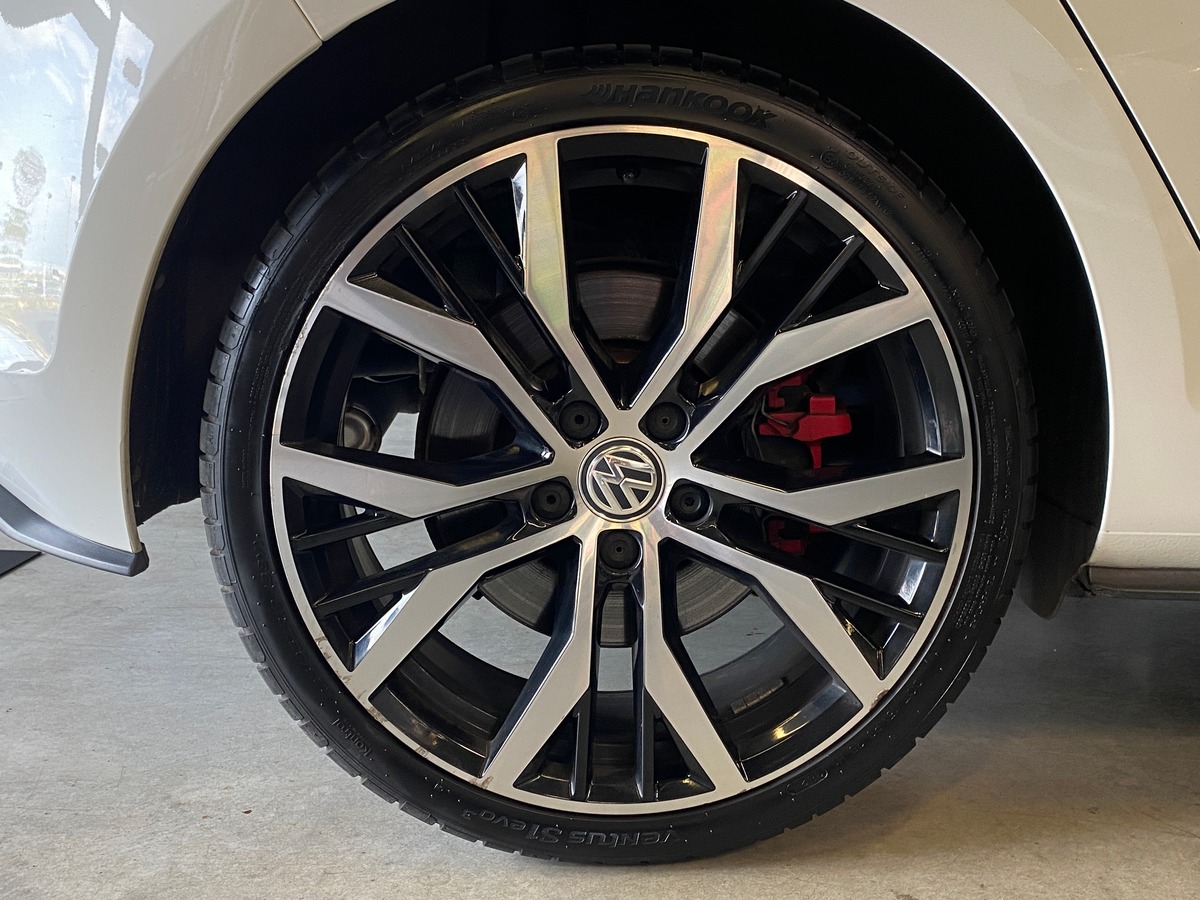 Volkswagen Golf VII 2.0 TSI 230ch GTI PERFORMANCE DSG6 5P / DCC / TO PANO / ACC / DYNAUDIO / CARPLAY