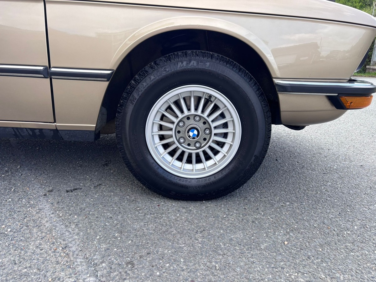 Bmw Série 5 E12 525 - Origine France - Kilométrage d'origine