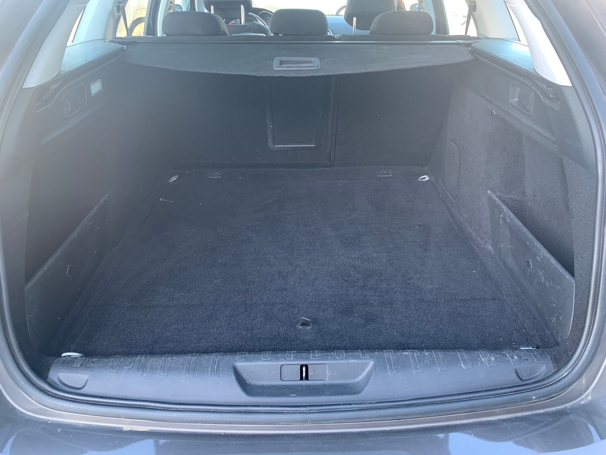 Peugeot 308 115 chevaux | Toit panoramique | Régulateur de vitesse | GPS | Attelage