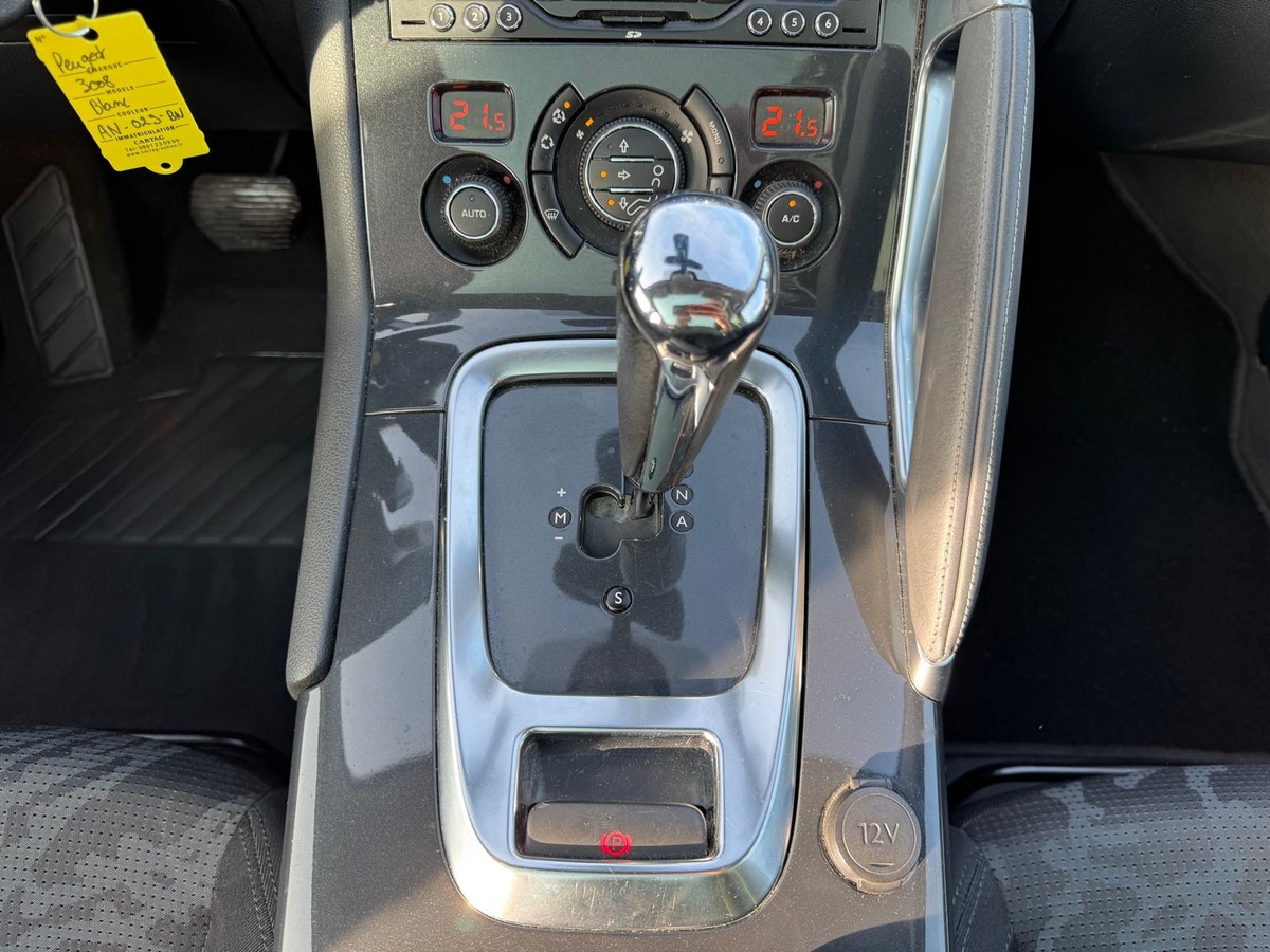 Peugeot 3008 1.6 HDi 110 - Boite Auto - Premium Pack - Garantie