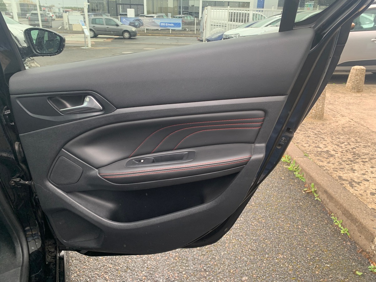 Peugeot 308 180 chevaux | GT | Toit panoramique | Caméra de recul | Régulateur de vitesse | GPS