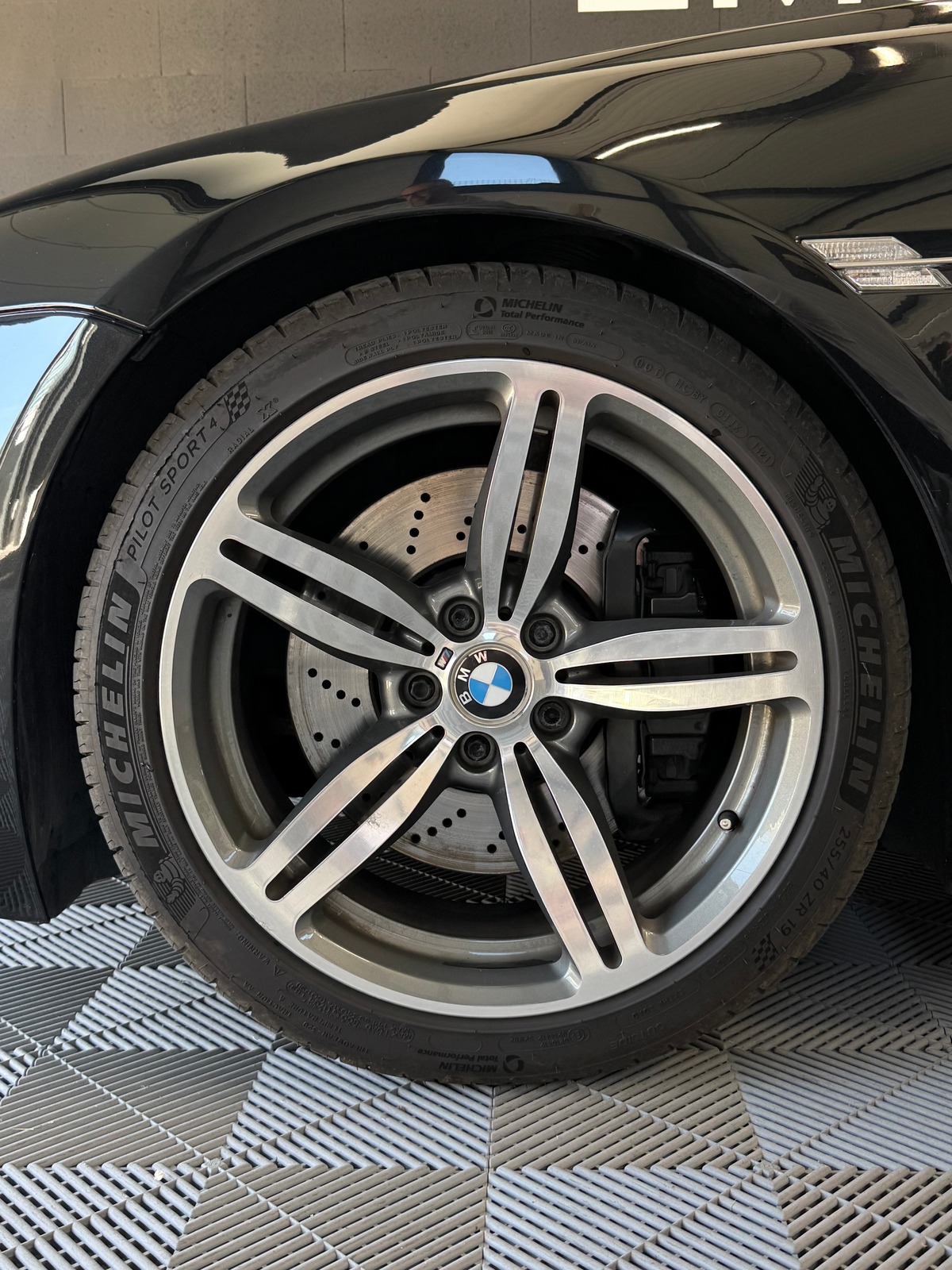 Bmw M6 V10 507 CV SMG7 AKRAPOVIC