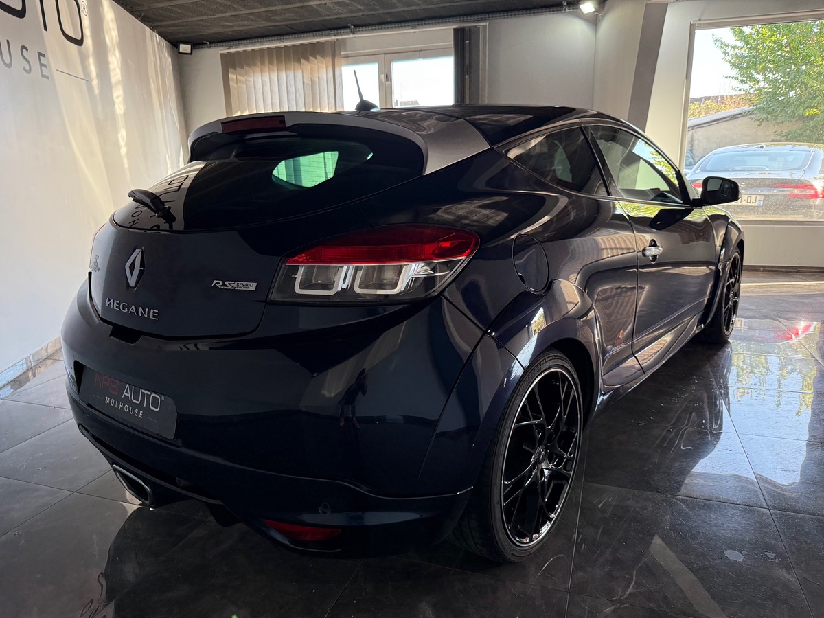 RENAULT Megane III RS 2.0 265 Red Bull RB8
