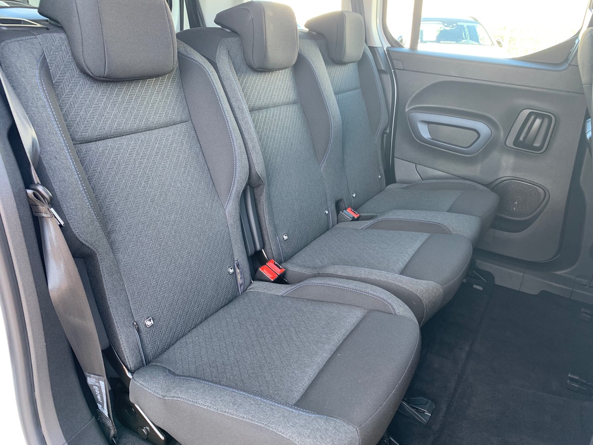 Peugeot Rifter 102 ch | Allure | 7 places | GPS | Roue de secours | Radar de stationnement arriére