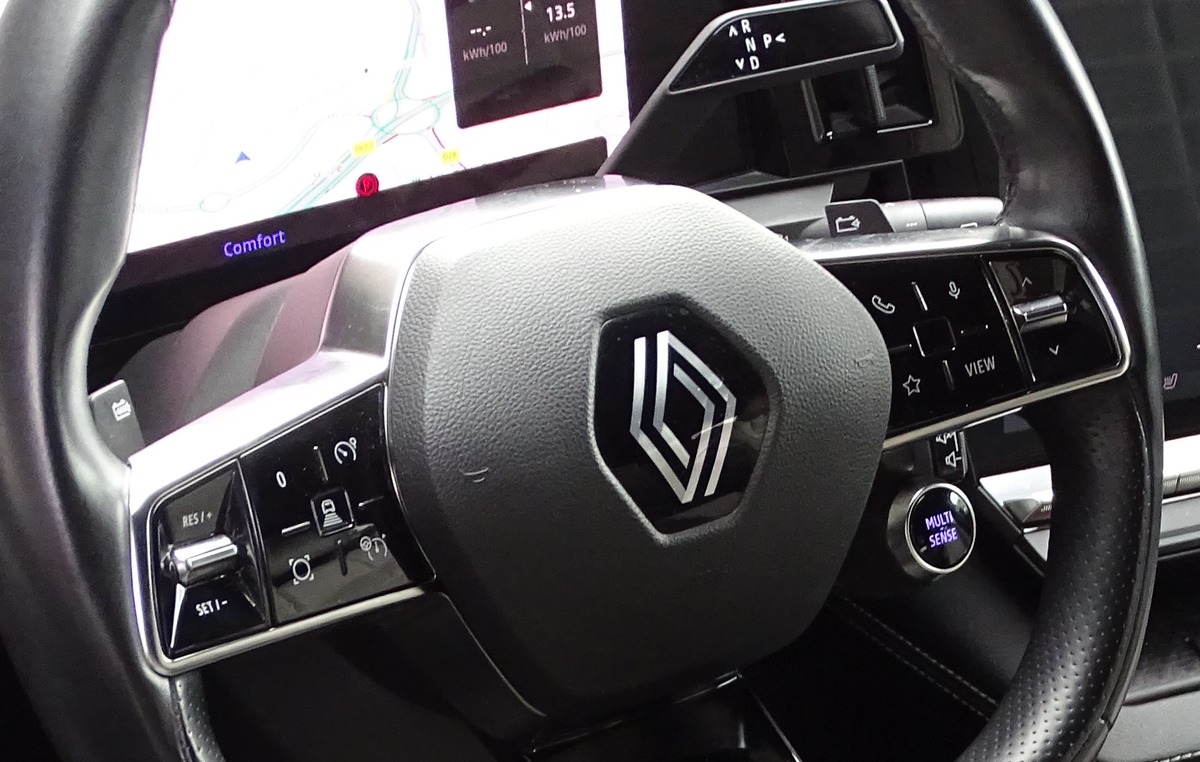 RENAULT MEGANE-E V E-TECH Ev60 220 Ch  ICONIC / SELLERIE BLANCHE / HARMAN KARDON / CARPLAY