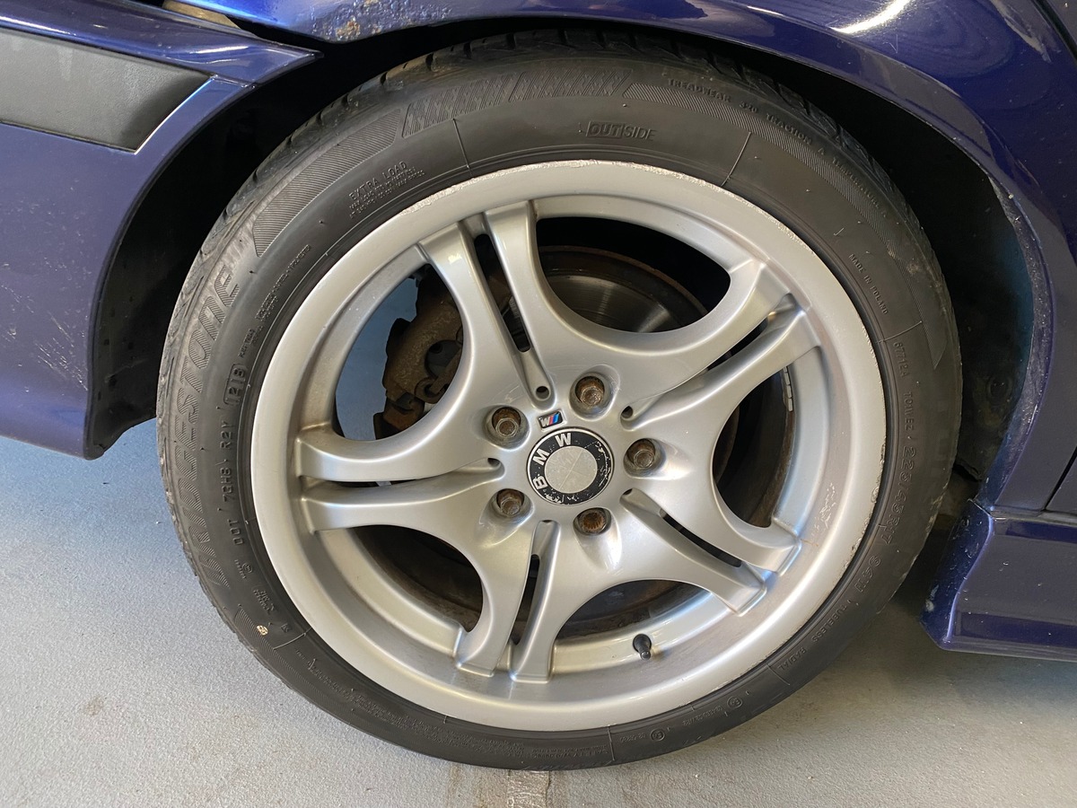 Bmw Série 3 E36 328i Berline Pack M individuel 193cv Toit Ouvrant