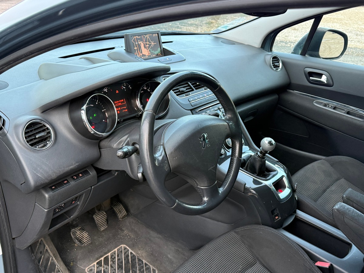 Peugeot 5008 2.0 HDi 16V FAP 150 CH 7 places TOUTES OPTION DISTRIB NEUVE