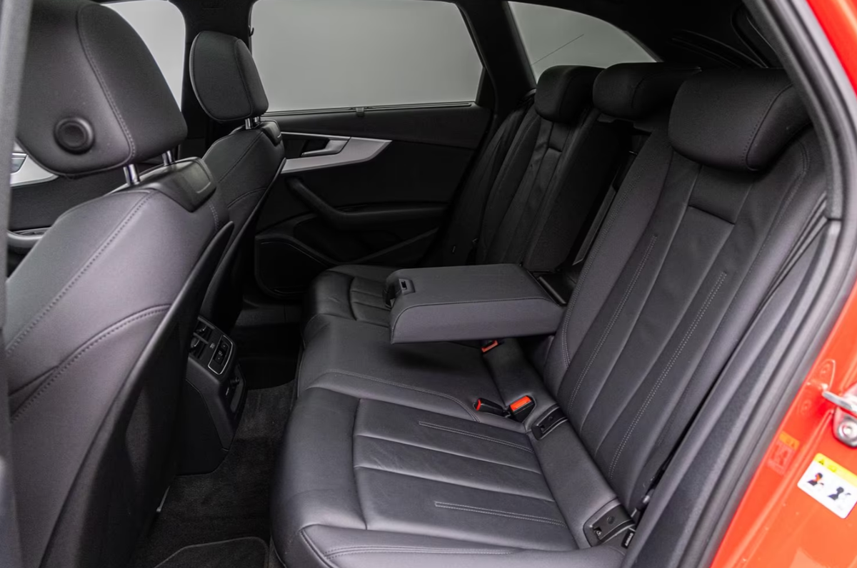 Audi A4 Avant V 45 TDI 231ch S line quattro tiptronic 8 Rouge Tango Toit ouvrant Cuir