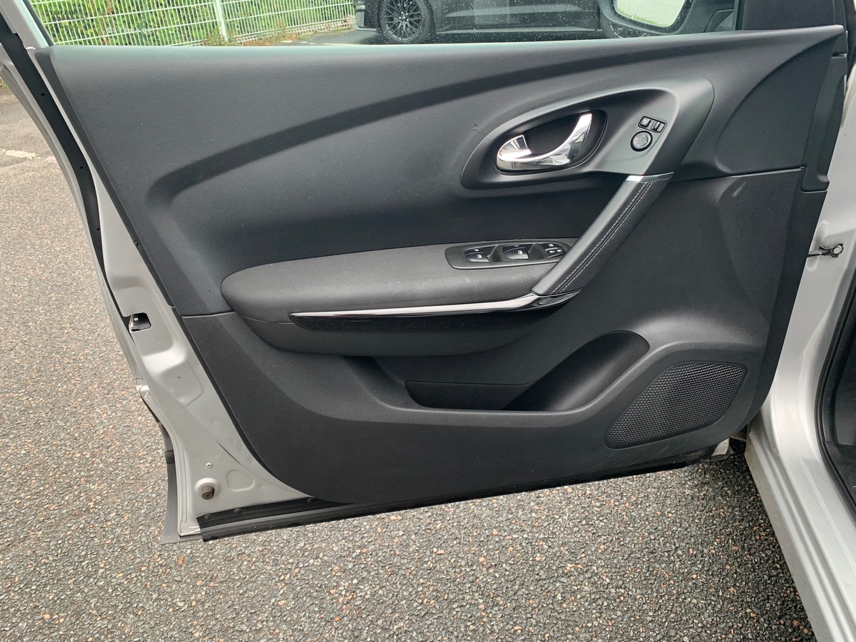 RENAULT Kadjar 110 ch | Business | Crochet d'attelage | Régulateur de vitesse | Radar avant arriére