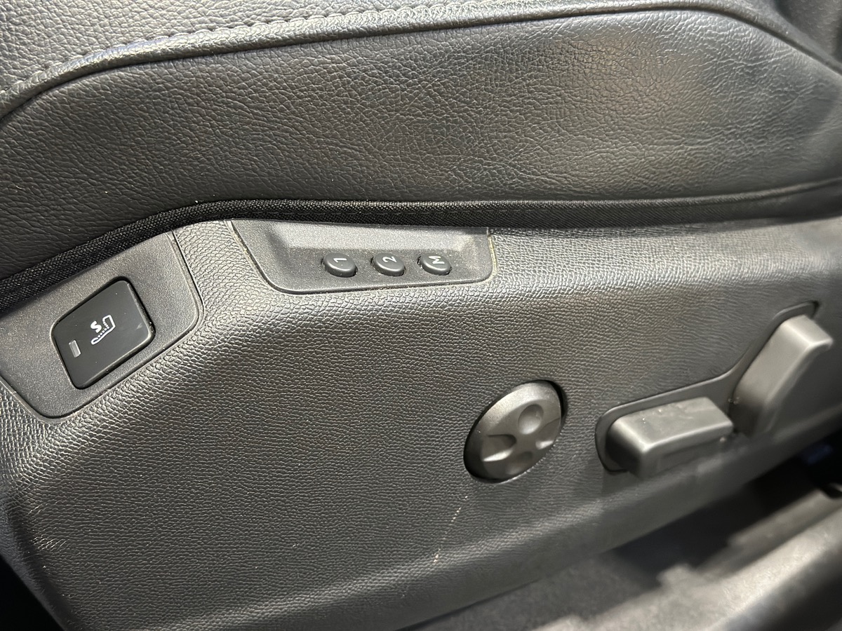 DS Ds7 Crossback 225 ch e-Tense Performance Line Plus / ATTELAGE / HI-FI FOCAL / TOIT PANO /CARPLAY