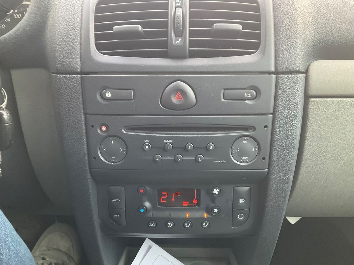 RENAULT Clio 1.4 95 CV Privilege Luxe CLIM