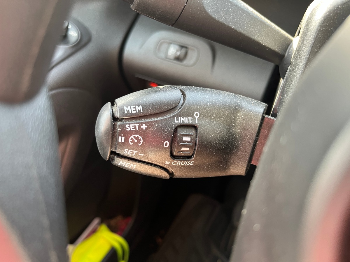 Peugeot Rifter ACTIVE BUSINESS, 1.5 BLUEHDI 100ch, ATTELAGE, FEUX AUTOMATIQUE