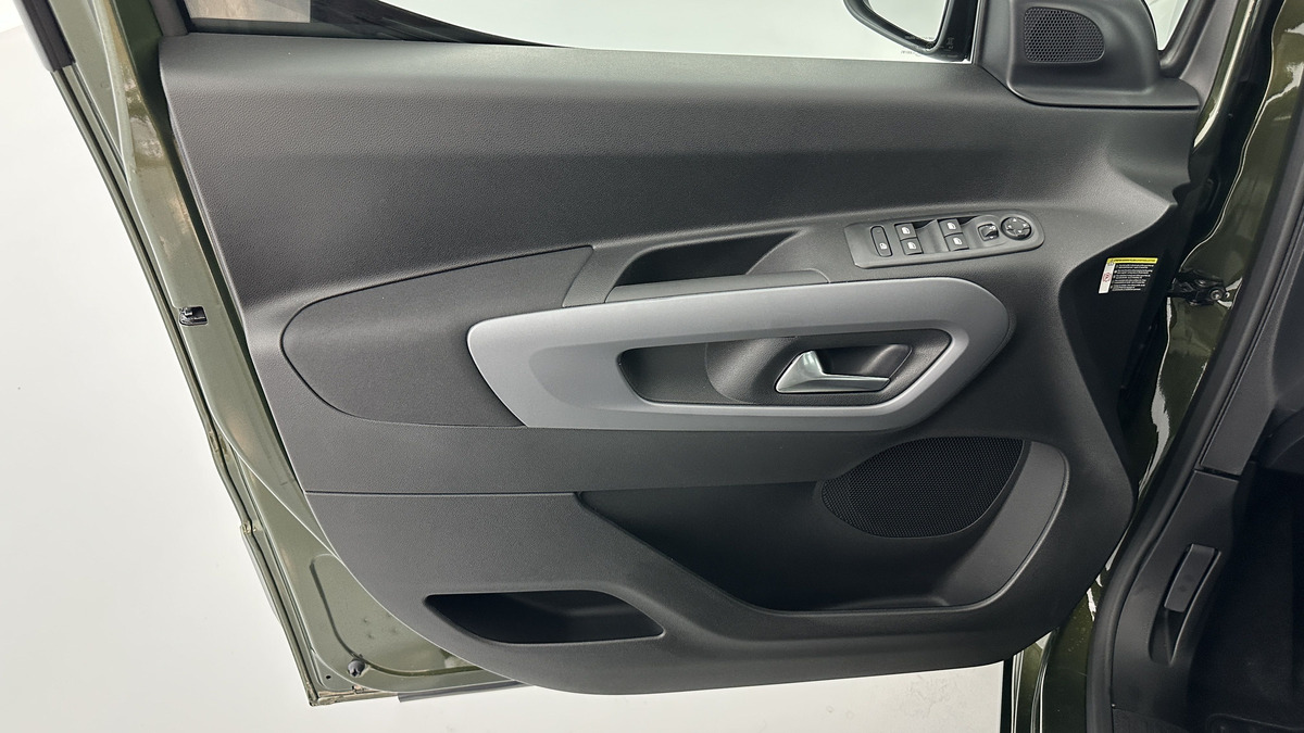 Citroën Berlingo M 1.5 BlueHDi 130chevaux Plus EAT8 | Écran central numérique TFT de 10'' | Capucine