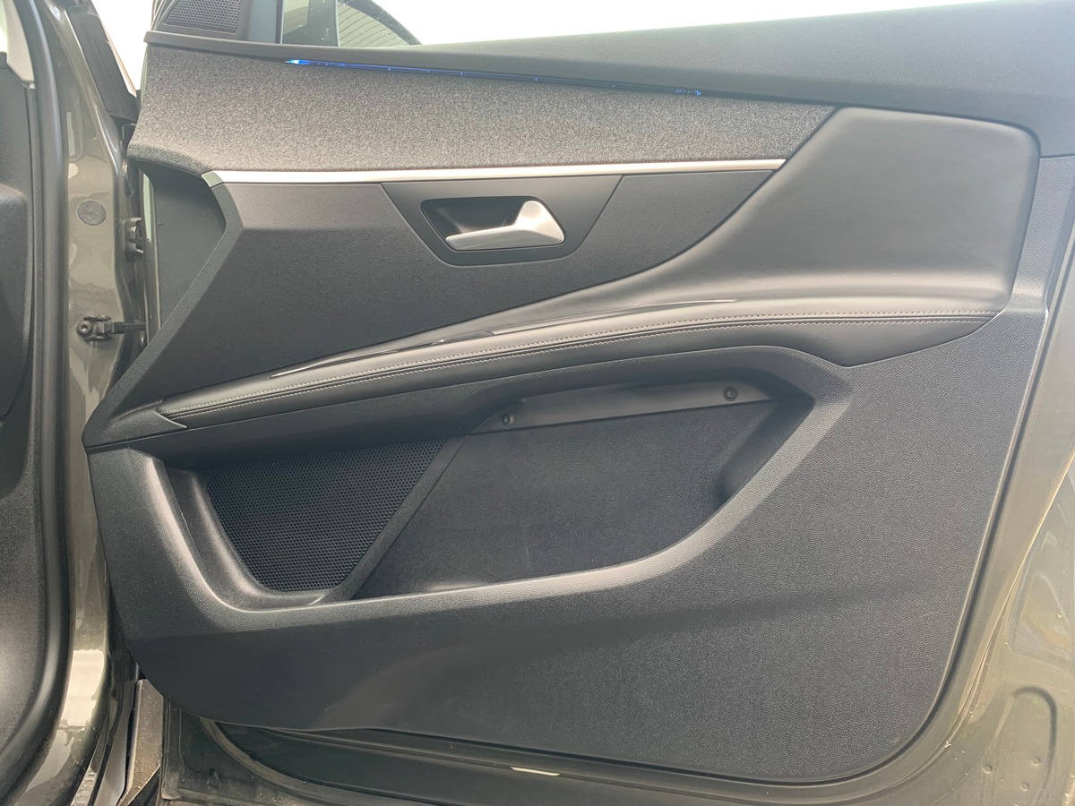 Peugeot 3008 130 ch | Allure | Toit ouvrant panoramique | Caméra recul | Attelage | Apple car play