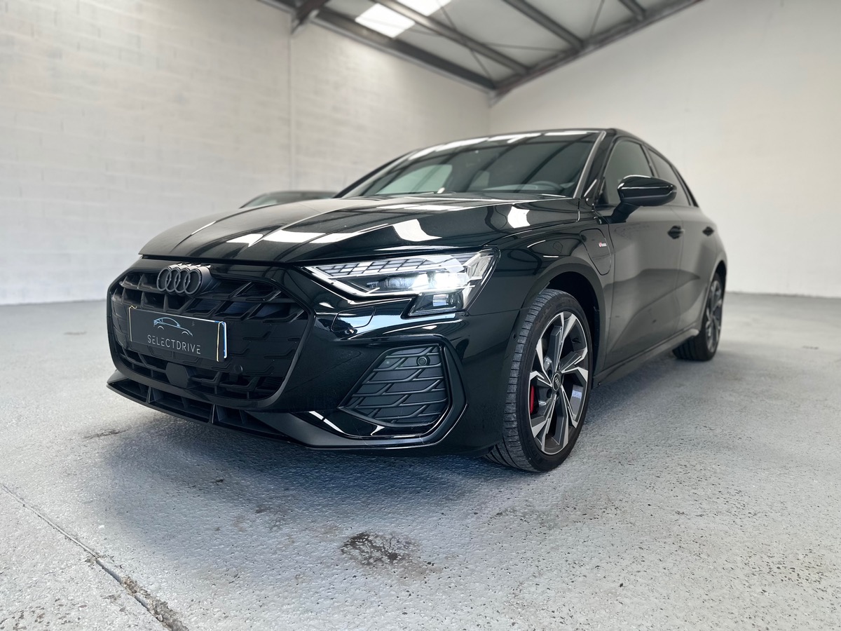 Audi A3 Sportback IV (2) 1.5 45 TFSIE HYBRIDE RECHARGEABLE 272 S LINE S TRONIC