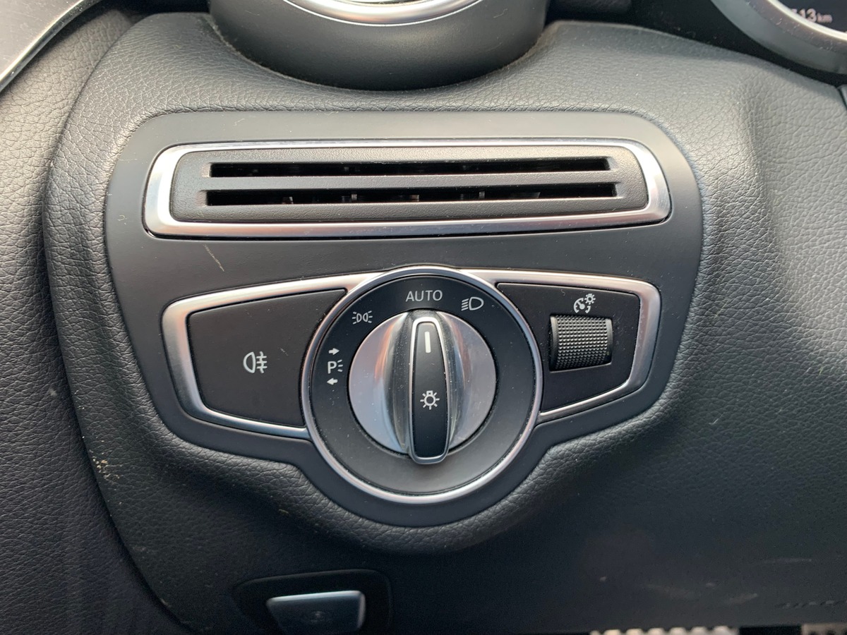 Mercedes-Benz Classe C Cabriolet 194 ch | AMG Line | Siéges électriques chauffants | Caméra de recul