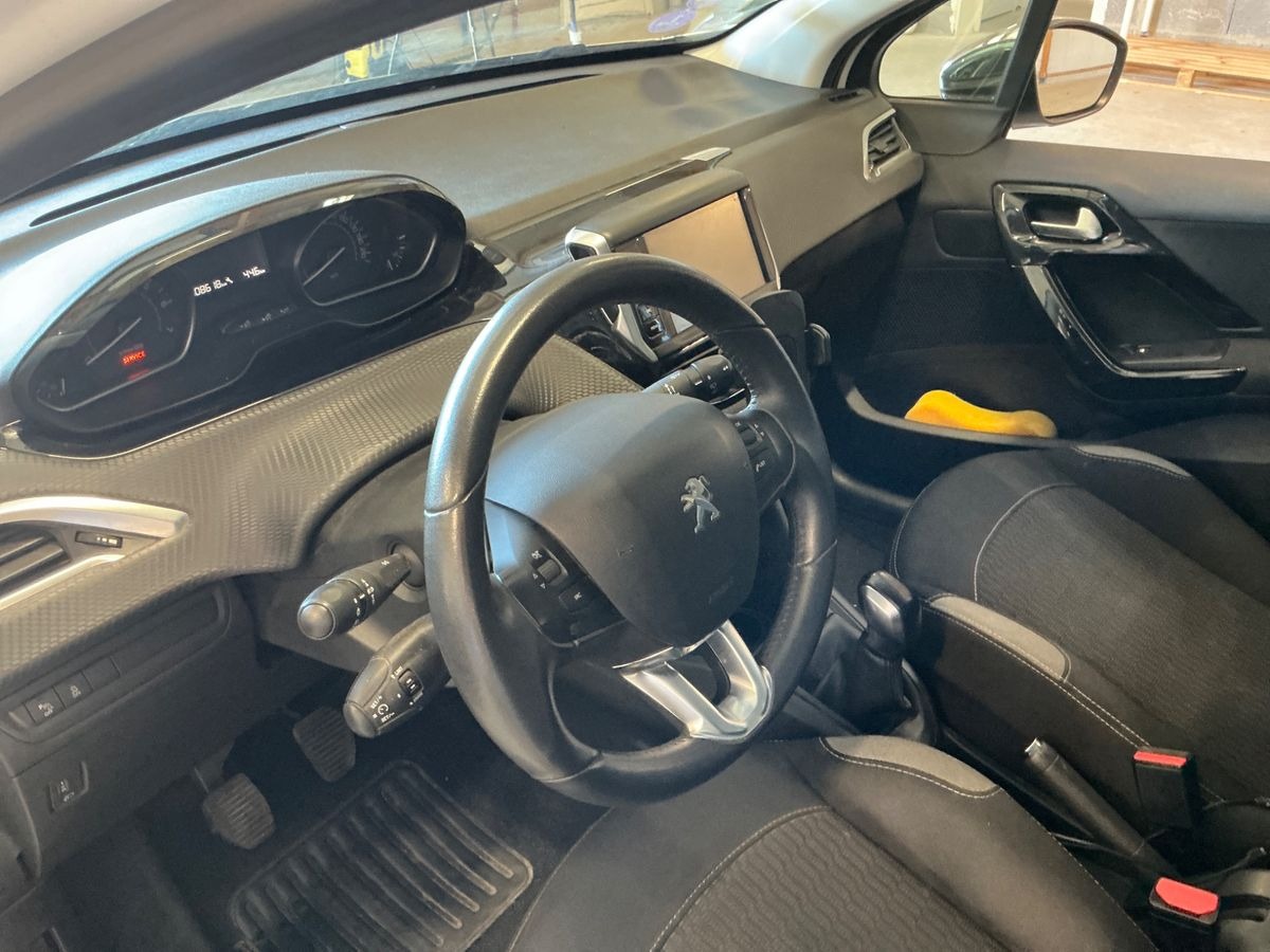 Peugeot 208 1.2 puretech disibution neuve garantie 6 mois