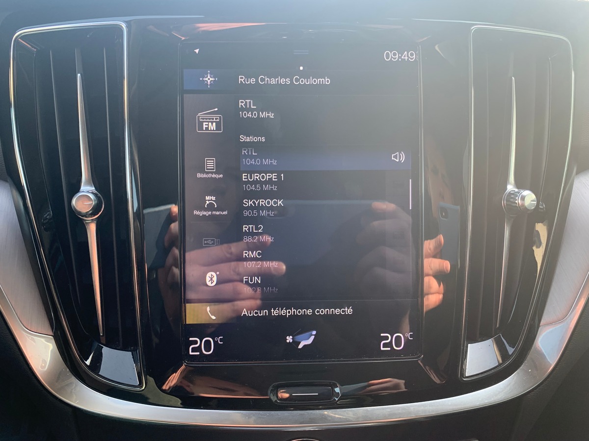 Volvo V60 150 ch | Momentum business | Caméra de recul | Avertisseur Angles Morts | Apple car Play