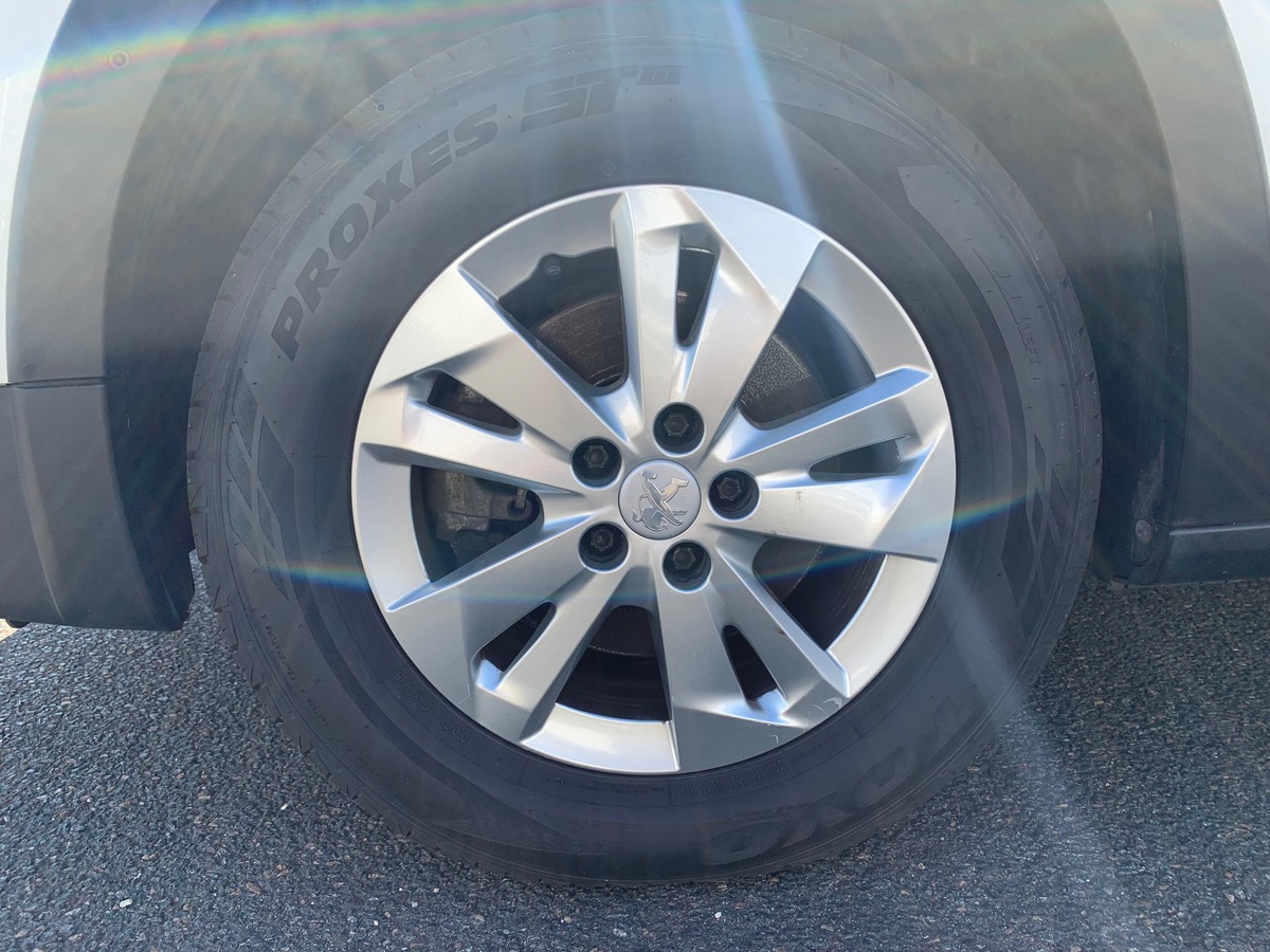 Peugeot Rifter 102 ch | Allure | 7 places | GPS | Roue de secours | Radar de stationnement arriére