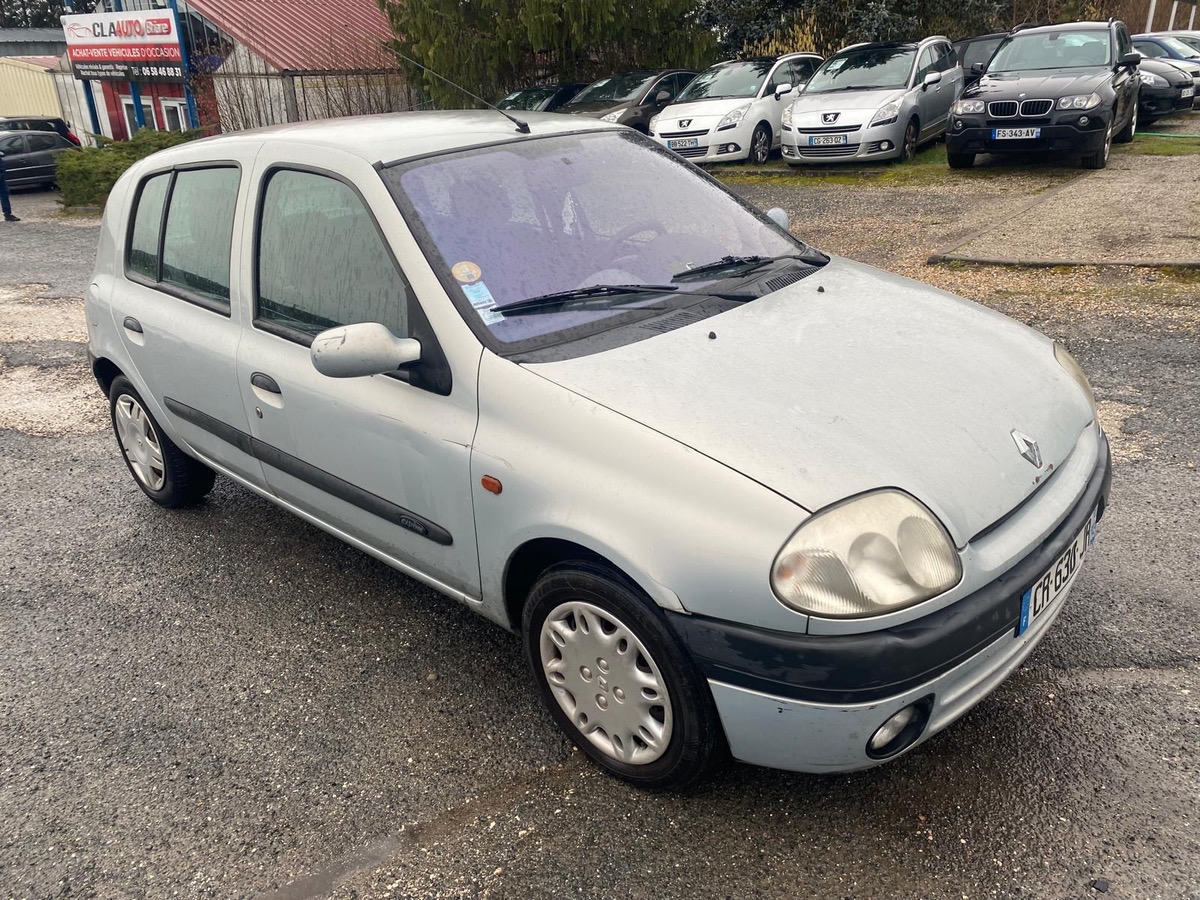 RENAULT Clio 1.4i 100cv extrême 
