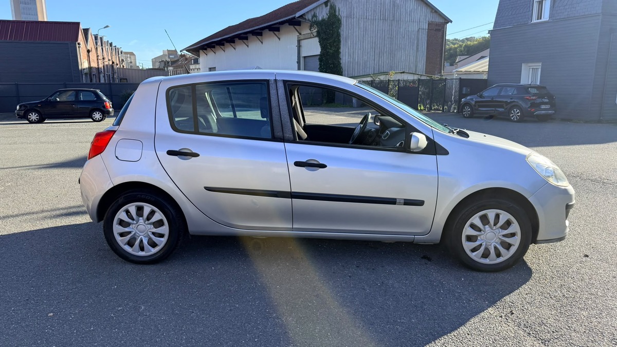 RENAULT Clio III 1.6 110cv Dynamique confort - Boite automatique - Garantie