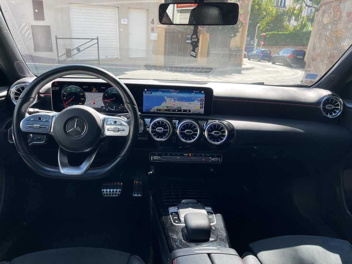 Mercedes Benz Classe A 200 i 163 CV / AMG Line / Toit Ouvrant / Pack Ambiance / Caméra 360°