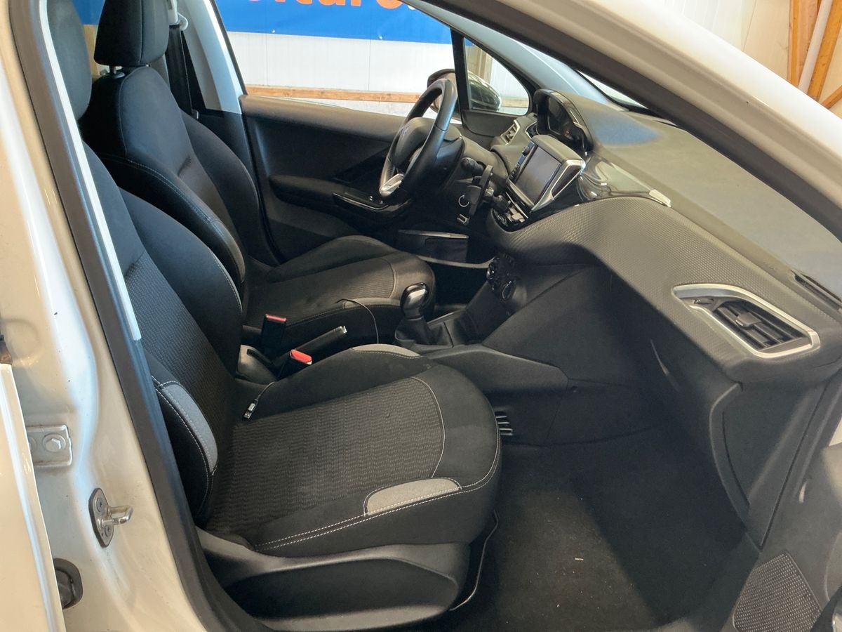 Peugeot 208 1.2 puretech disibution neuve garantie 6 mois