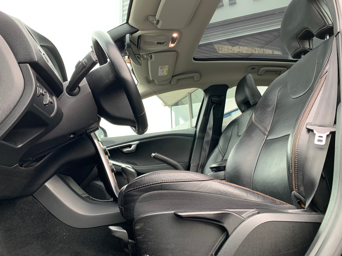 Volvo V40 Cross Country 150 ch | Toit panoramique | Cuir | GPS | Régulateur de vitesse