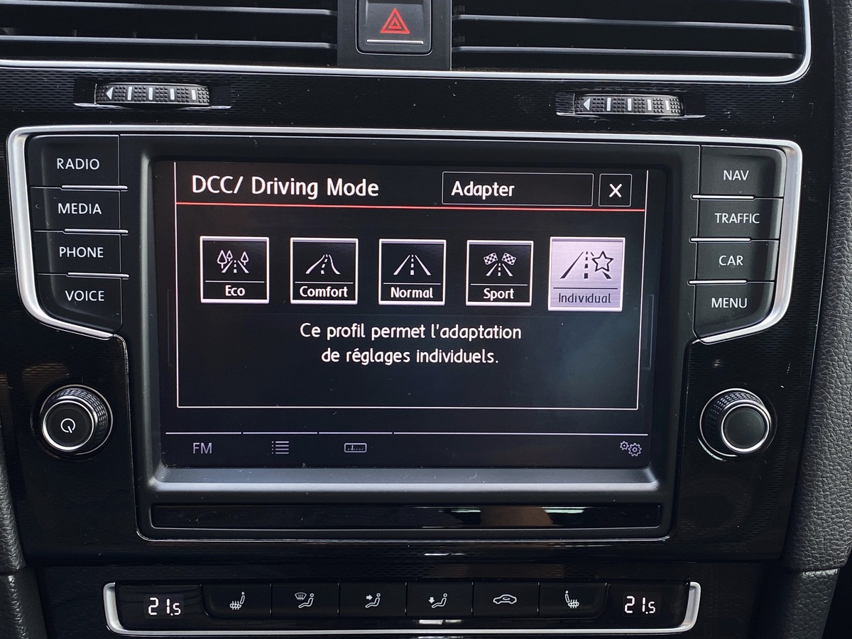 Volkswagen Golf VII 2.0 TSI 230ch GTI PERFORMANCE DSG6 5P / DCC / TO PANO / ACC / DYNAUDIO / CARPLAY
