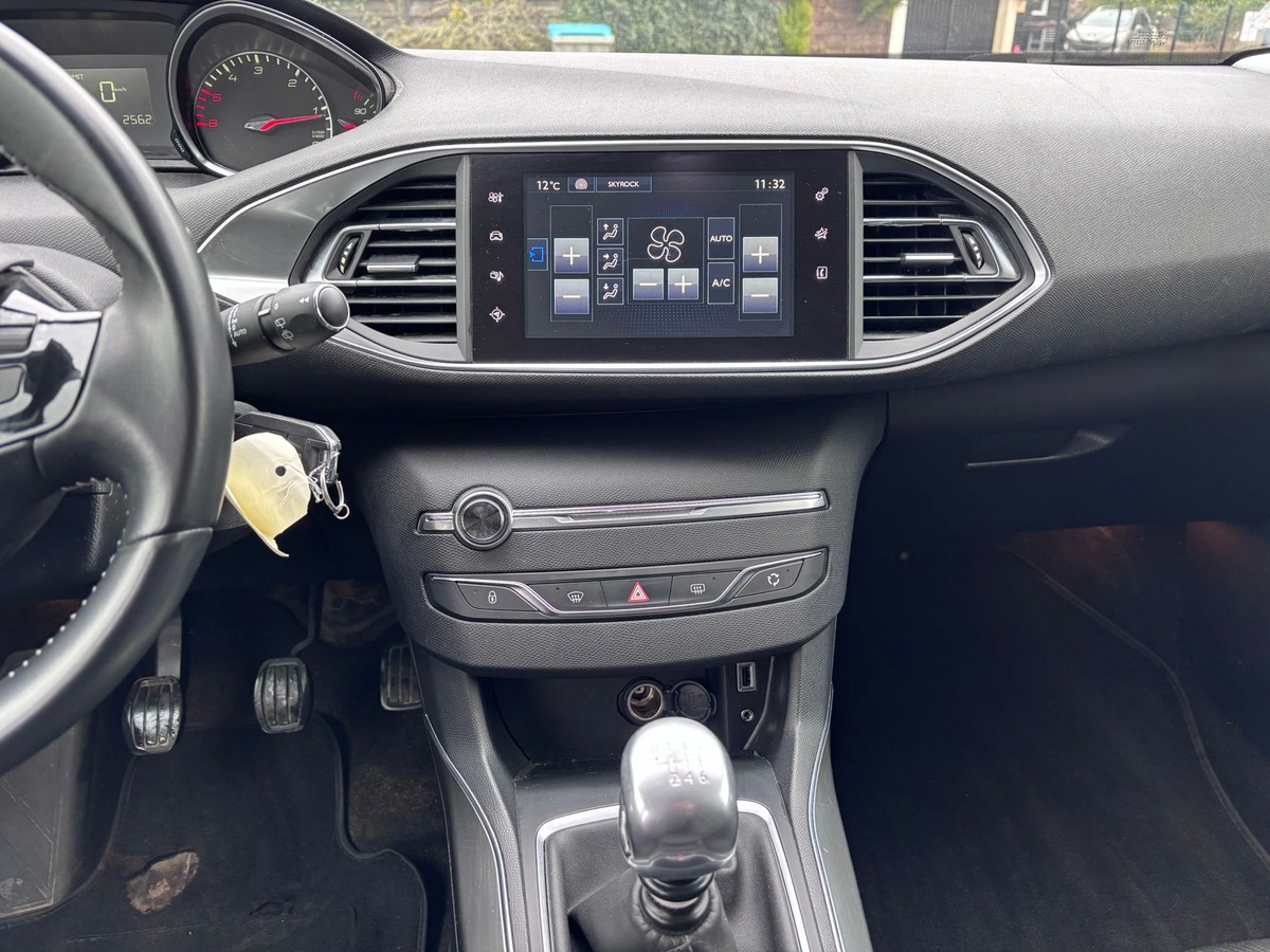 Peugeot 308 1.6 Blue-HDi Allure - Révisée - Garantie