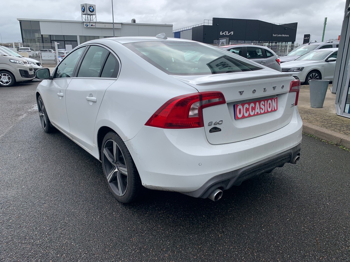 Volvo S60 150 ch | R-design | Attelage amovible | Régulateur vitesse | Radar stationnement arriére