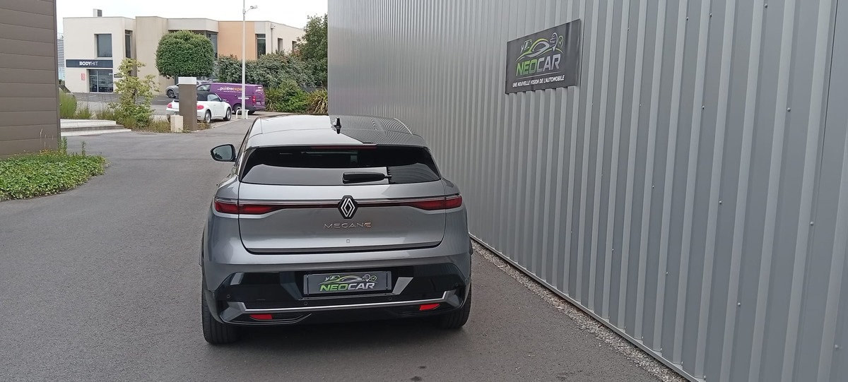 RENAULT MEGANE-E -Tech  EV60 220cv " SOH 95% " Finition "Iconic Optimum Charge C" en Excellent Etat