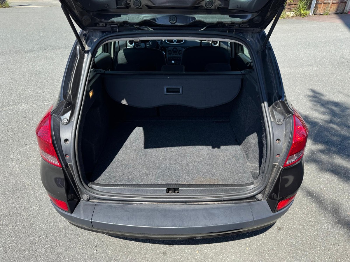 RENAULT Clio III estate 1.5 dci authentique - garantie