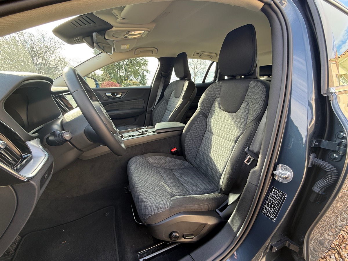 Volvo V60 B4 2.0 Ti 16V Mild Hybrid DCT7 197 cv