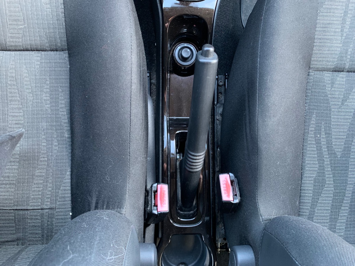 Dacia Duster 105 ch | Laureate | Bioethanol | Roue secours | Climatisation | Radio mono-CD MP3