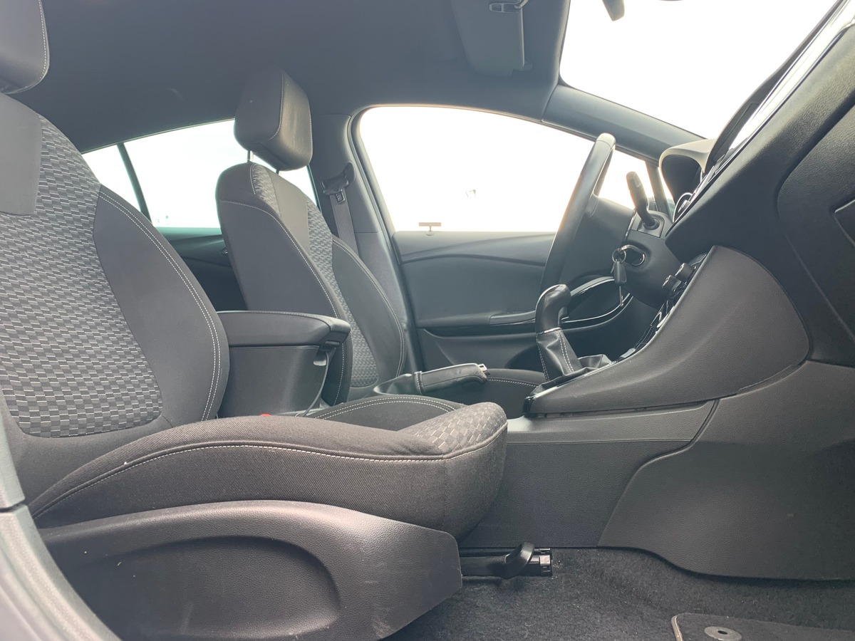 Opel Astra 105 ch | Black Edition | Caméra recul | Régulateur vitesse | Radar de stationnement avant