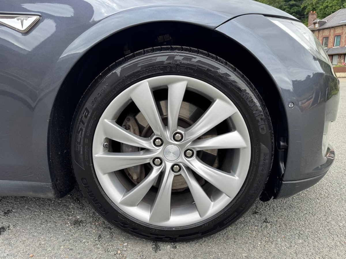 Tesla Model S 85 367CV 7 places - Recharge gratuite à vie