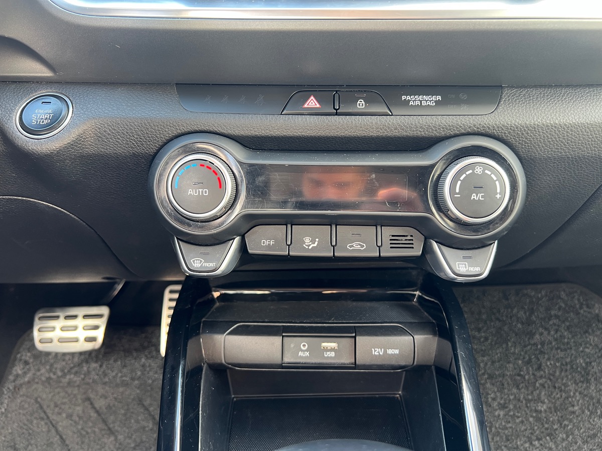 Kia Stonic Premium T-GDI 120cv DCT7, SUIVI COMPLET KIA, SIEGES CHAUFFANTS, CARPLAY