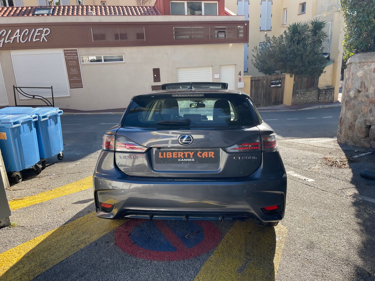 Lexus CT200H 200 H 1.8 VVT-i 136 CV Sport Design / Jantes Noires / Toit Ouvrant / Caméra de recul
