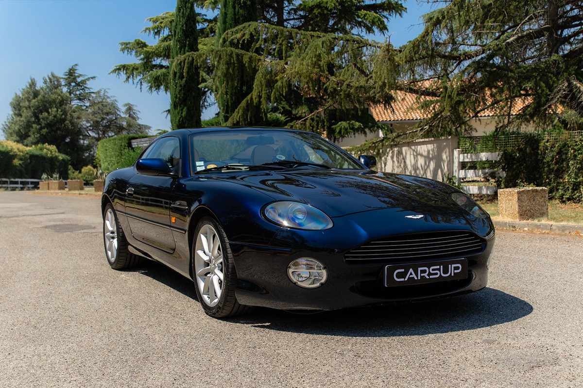 Aston Martin VANTAGE
