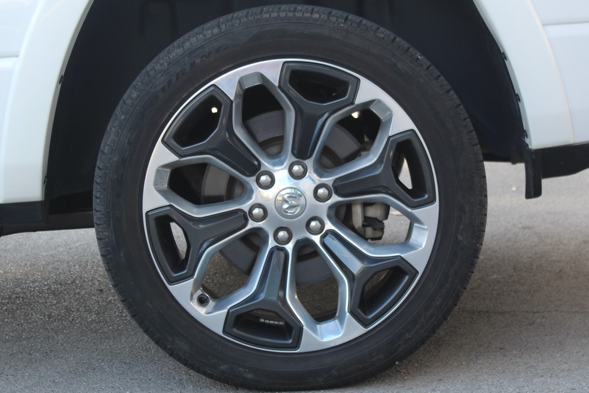 Dodge RAM CREW CAB 1500 5.7 V8 396 ch LARAMIE EDITION LONGHORN / RAM BOX / CARPLAY / ATTELAGE / E85