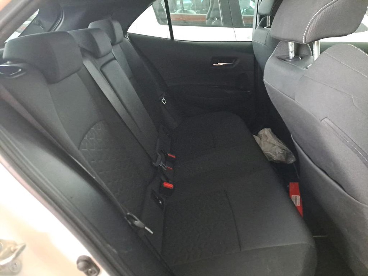 Toyota Corolla 122h hybride dynamic business 2