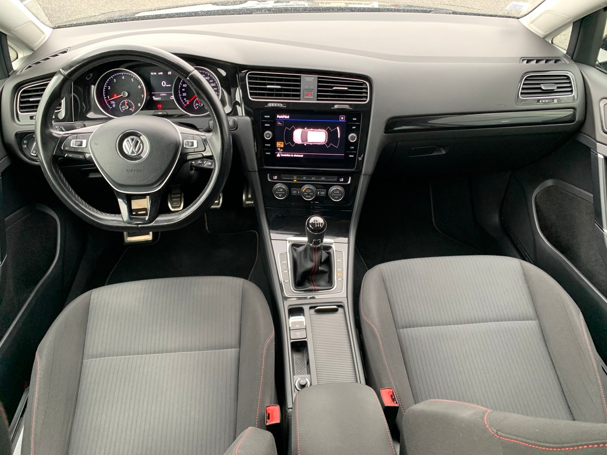 Volkswagen Golf 125 | Sound | Caméra recul | Régulateur | GPS | Apple car play | Attelage amovible