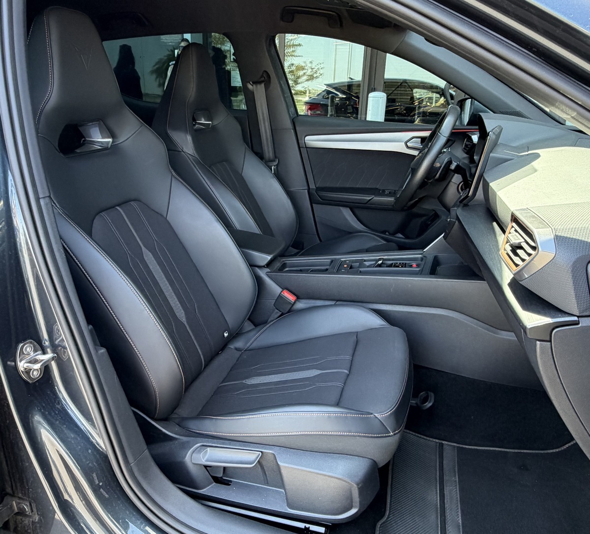 Cupra Leon 1.4 e-Hybrid 245ch VZ / Sièges chauffants / Mode de conduite / Apple CarPlay