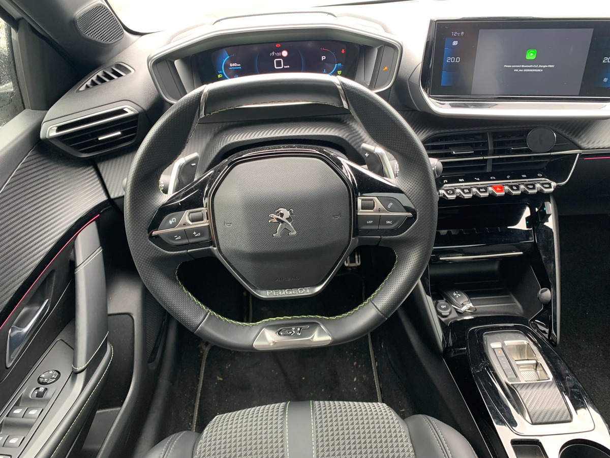 Peugeot 208 130 | GT | Toit panoramique | Caméra recul | Avertisseur angles morts | Apple car play