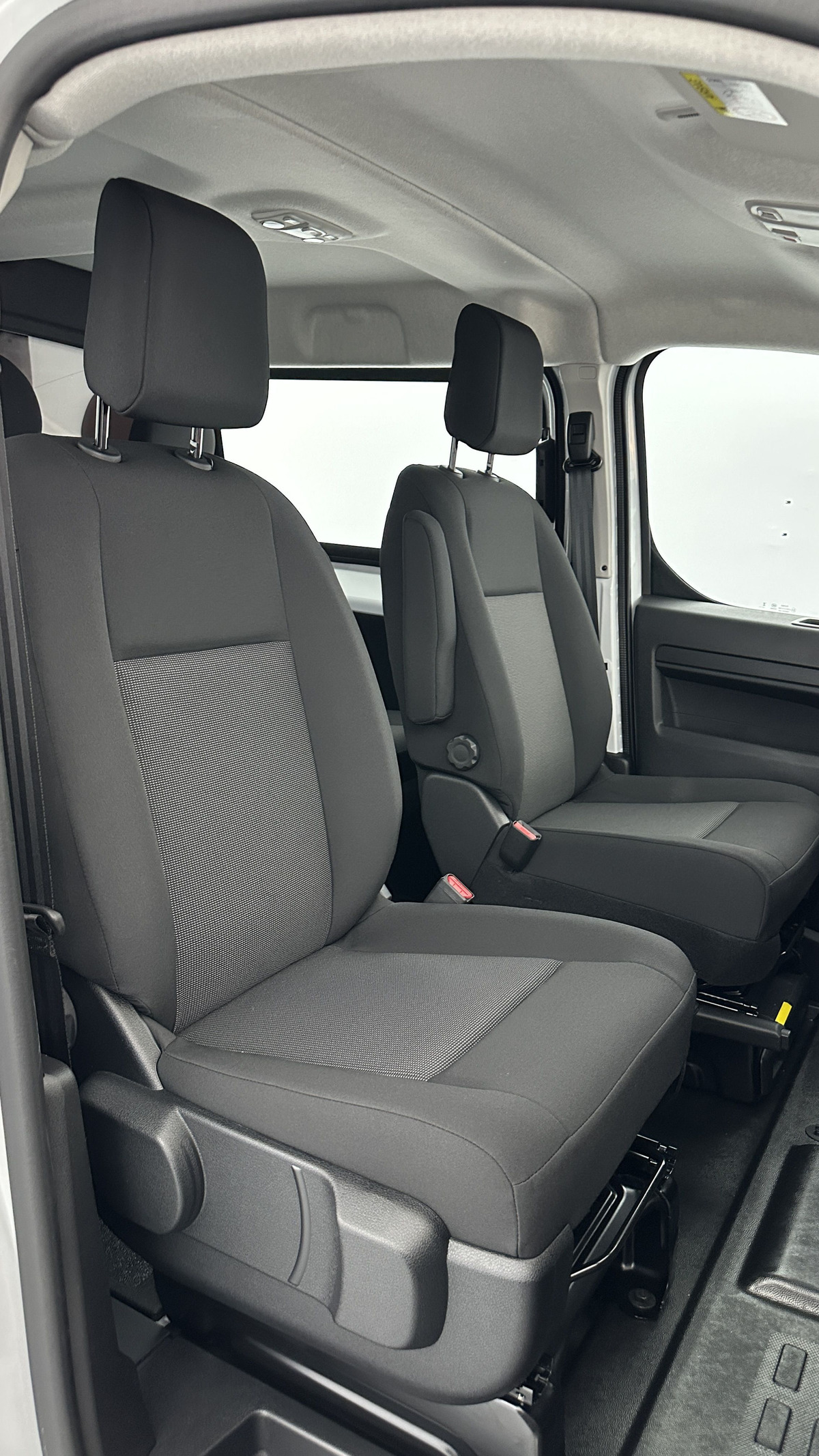 Peugeot Expert CABINE APPROFONDIE 5 PLACES XL 2.0 180 EAT8 | 29600 euros ht | PLUSIEURS COLORIS