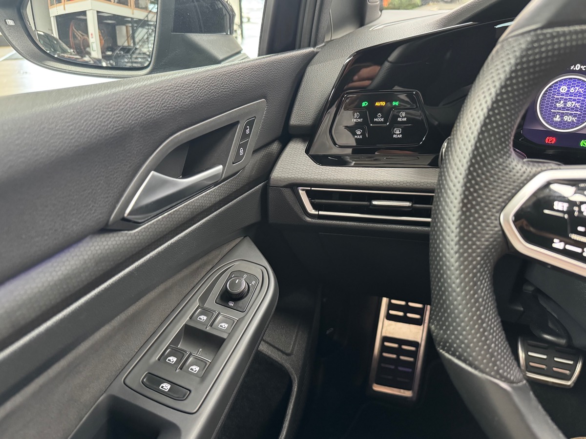 Volkswagen GOLF 8 GTD 2.0 TDI SCR 200CV DSG7 TO/CARPLAY/ATTELAGE FR